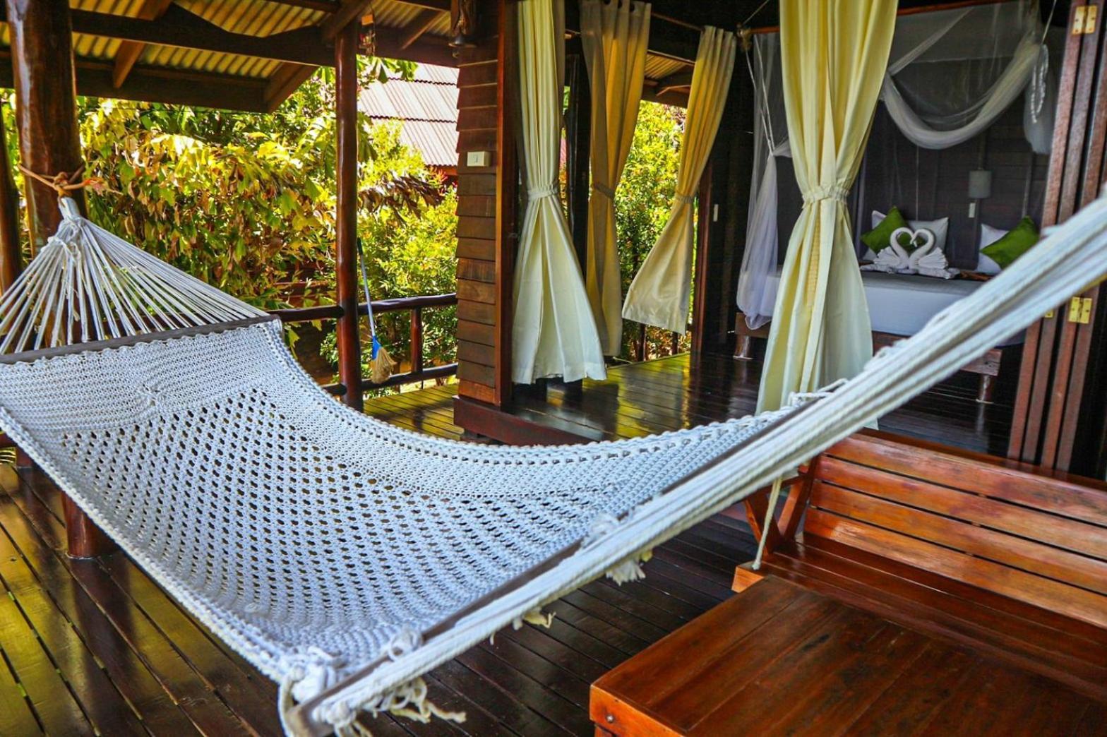 Hillhouse - Koh Yao Noi Bed and Breakfast Exteriör bild