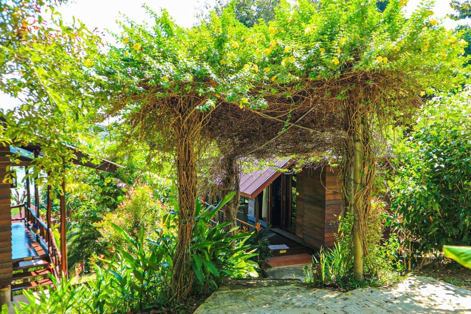 Hillhouse - Koh Yao Noi Bed and Breakfast Exteriör bild